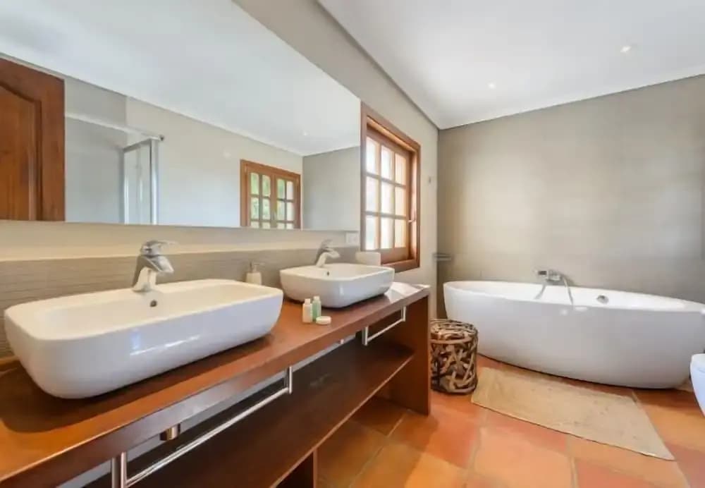 4 Bedrooms Villa beachfront