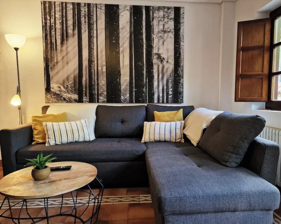 2 Bedrooms Apartment with balcony and with mountain view