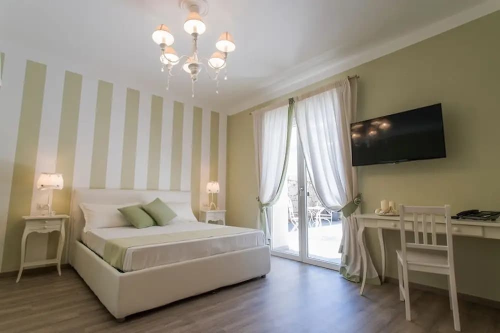 Deluxe Double room with garden view full double bed