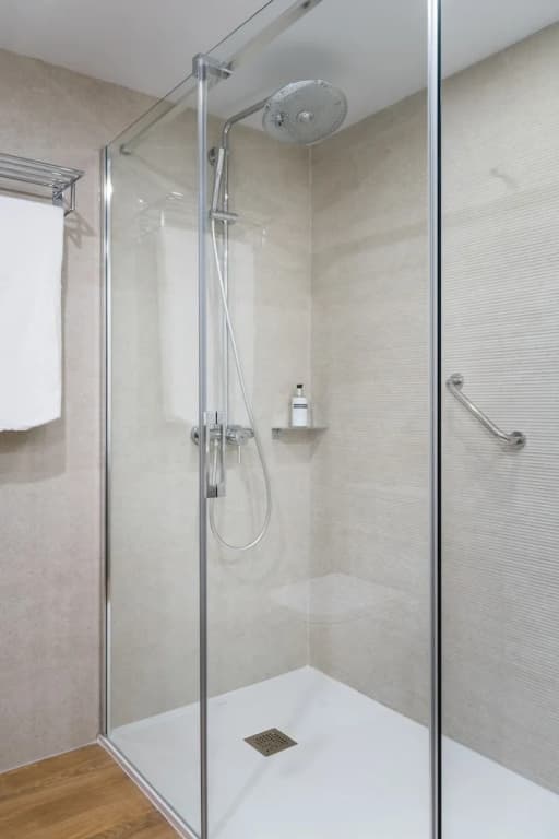 1 Bedroom Apartment with courtyard view