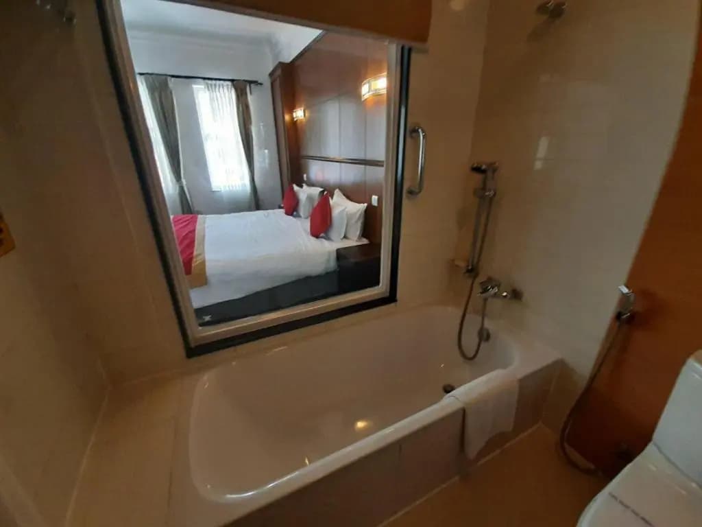 Deluxe Double room with balcony and with lake view full double bed