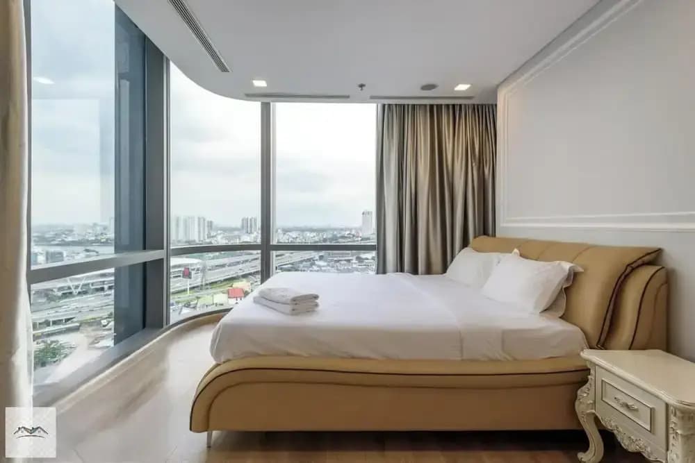 4 Bedrooms Family Apartment with balcony and with city view