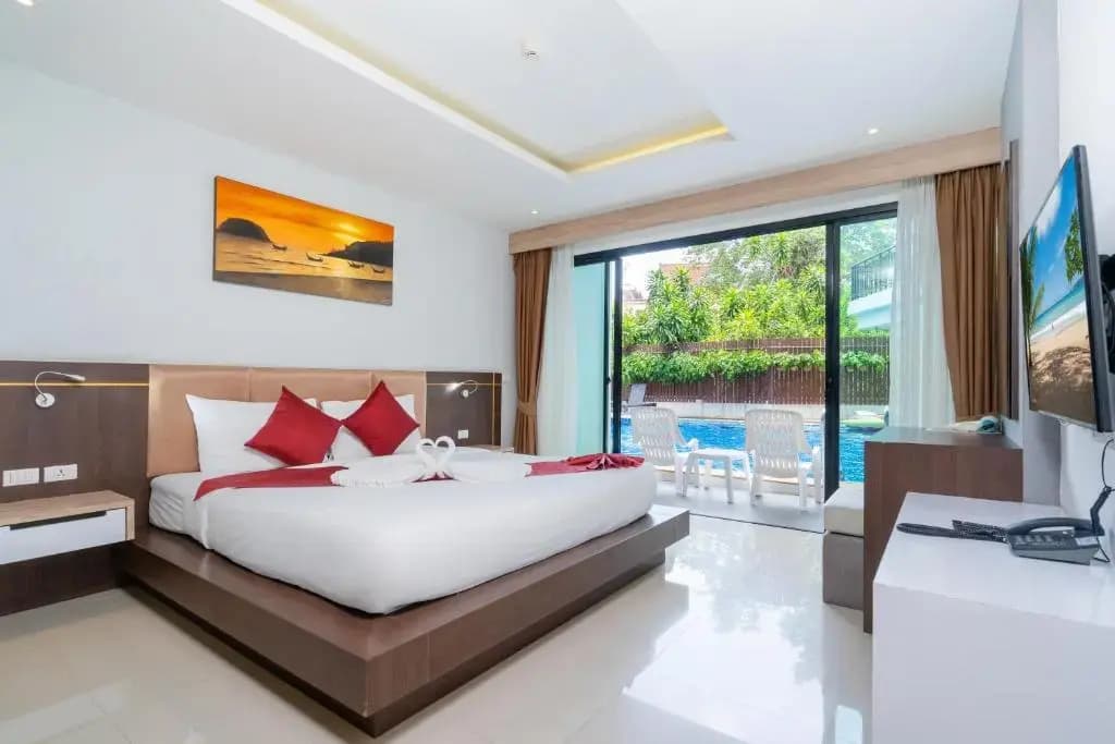 Deluxe Pool Access Double room full double bed