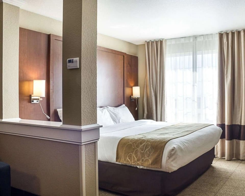 Double Suite full double bed