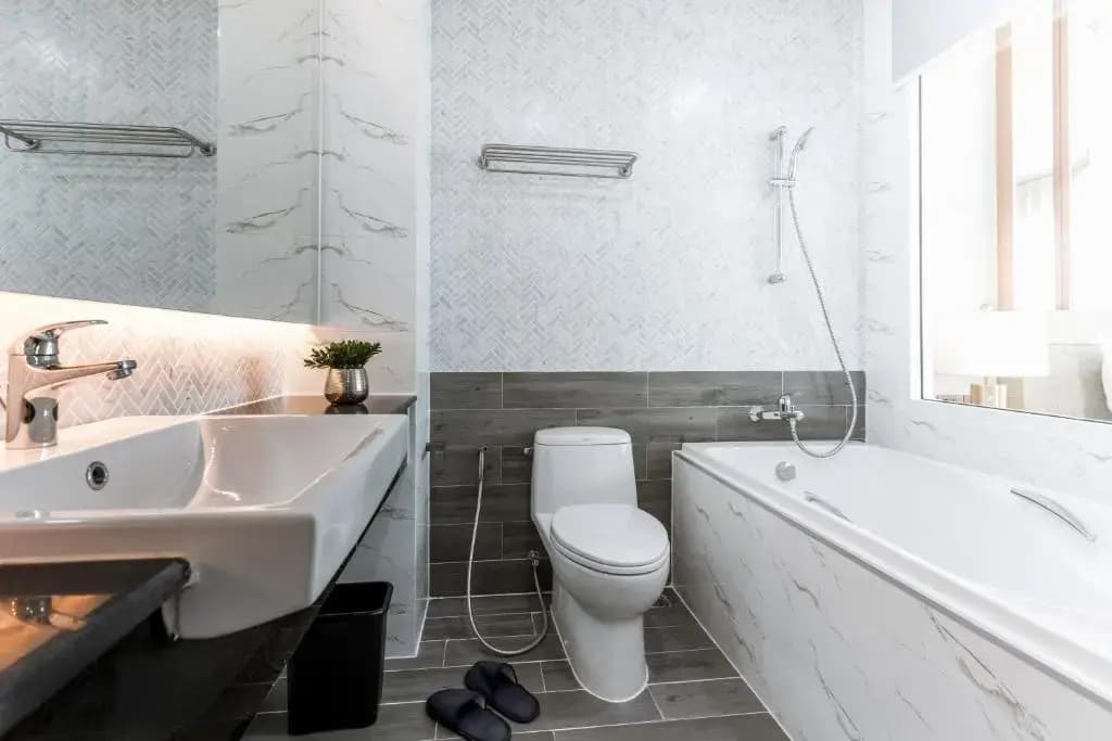 Deluxe Double room with city view full double bed