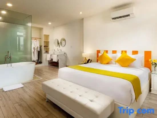 Double Suite with balcony full double bed