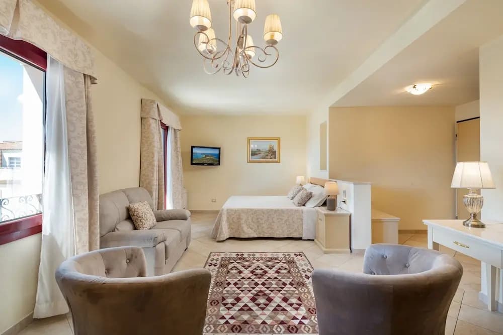 Double Junior Suite with balcony full double bed
