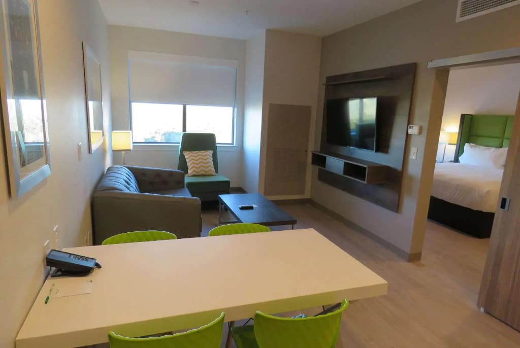 1 Bedroom Double Suite full double bed