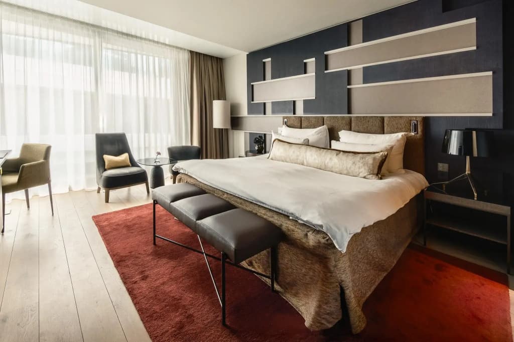 Comfort room with balcony