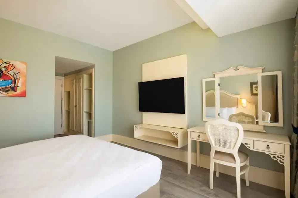 Deluxe Double room with garden view full double bed