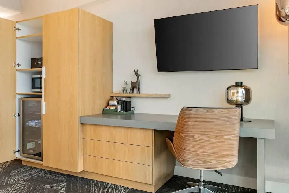 Standard Double room with lake view full double bed