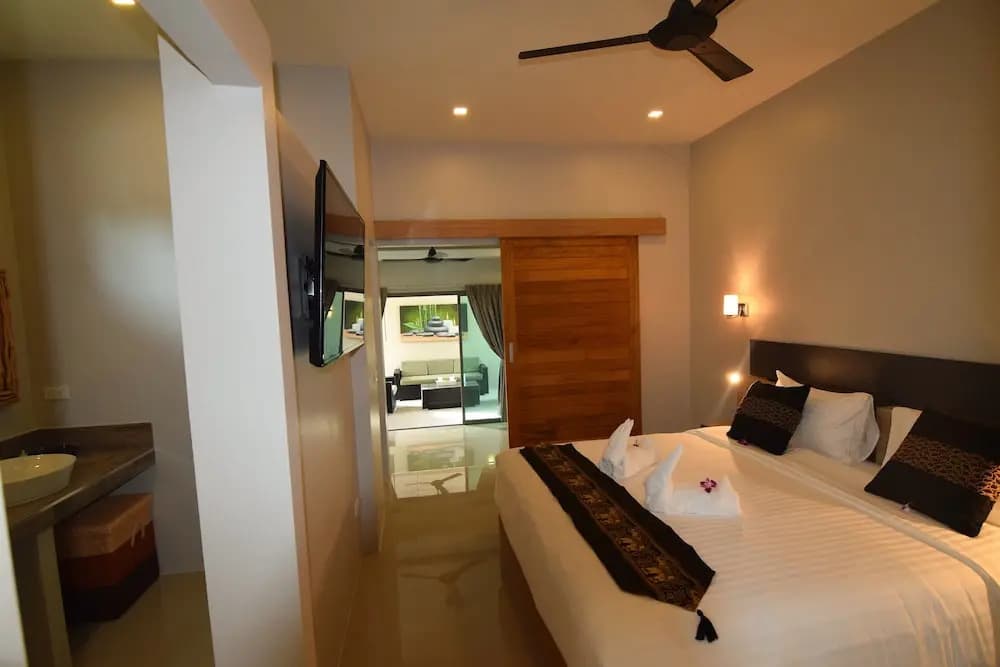 2 Bedrooms Deluxe Double room with balcony full double bed