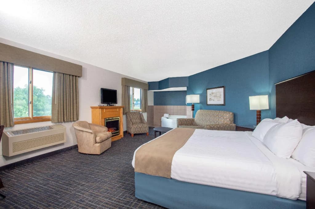 Deluxe Double Suite full double bed