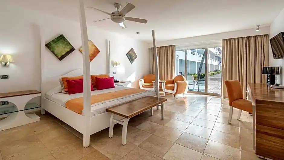 Standard room with partial ocean view