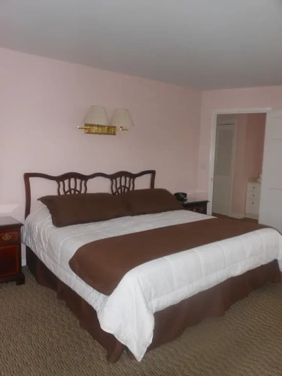 Standard Double Suite full double bed