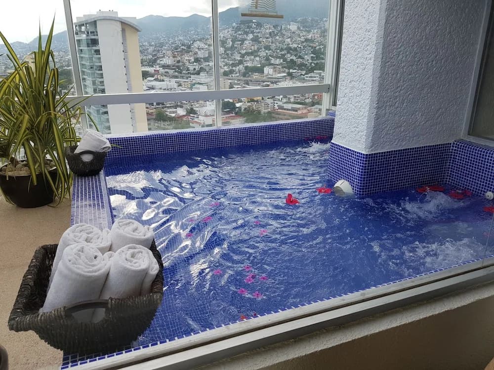 2 Bedrooms Presidential Suite with ocean view