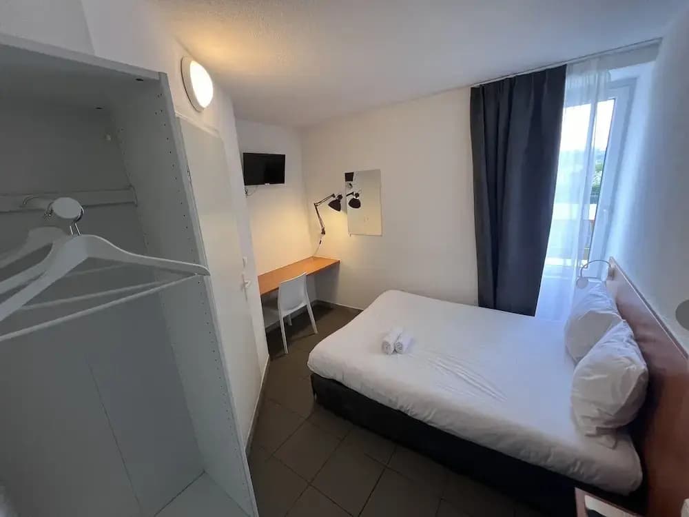 Economy Double room full double bed