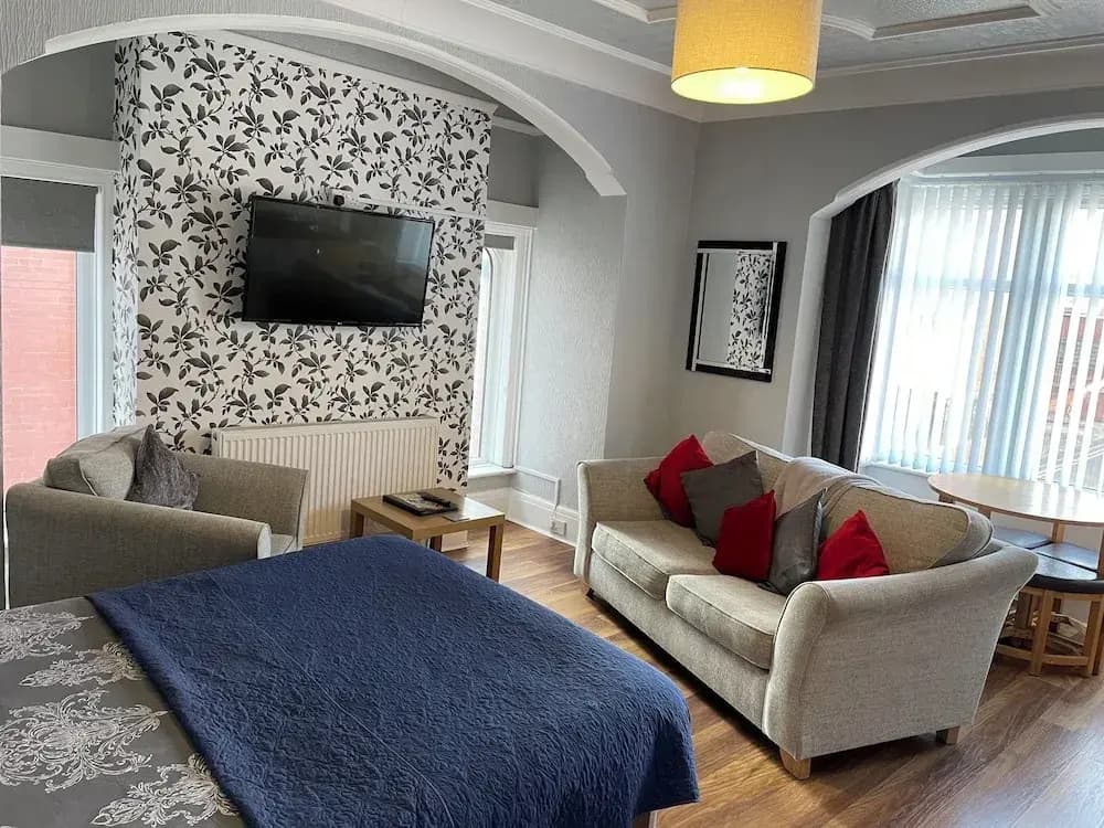 1 Bedroom Apartment with sea view