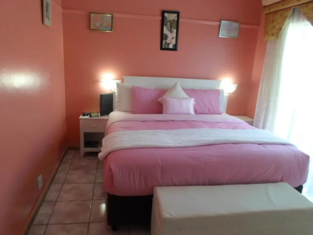 Deluxe Double room with balcony full double bed