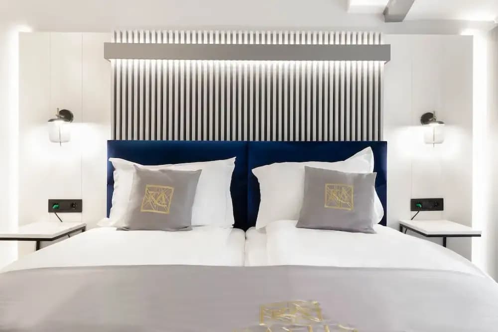 Premium Double room with balcony full double bed