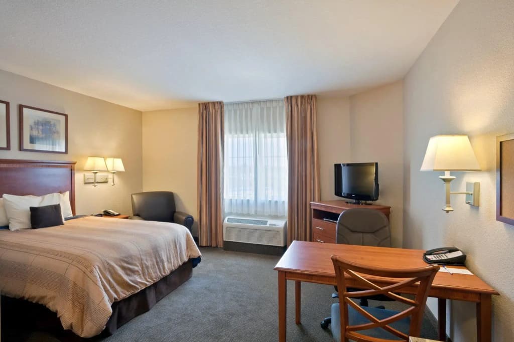 Double Suite full double bed