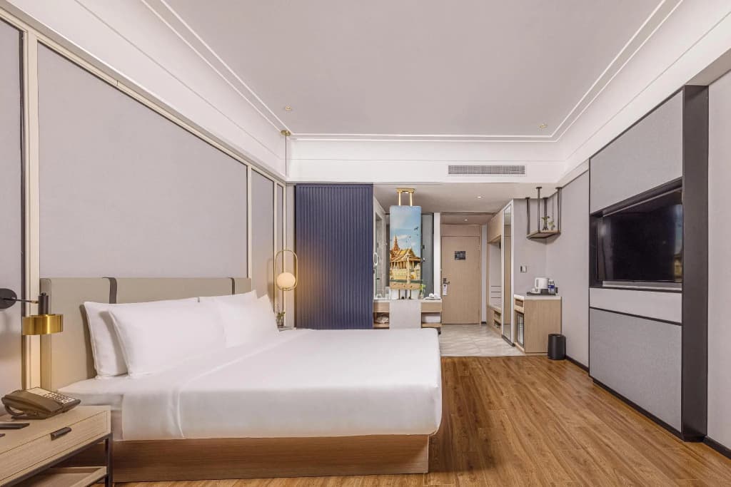 Executive Double room with balcony full double bed
