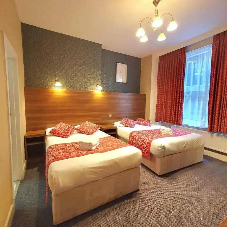 Standard Triple room