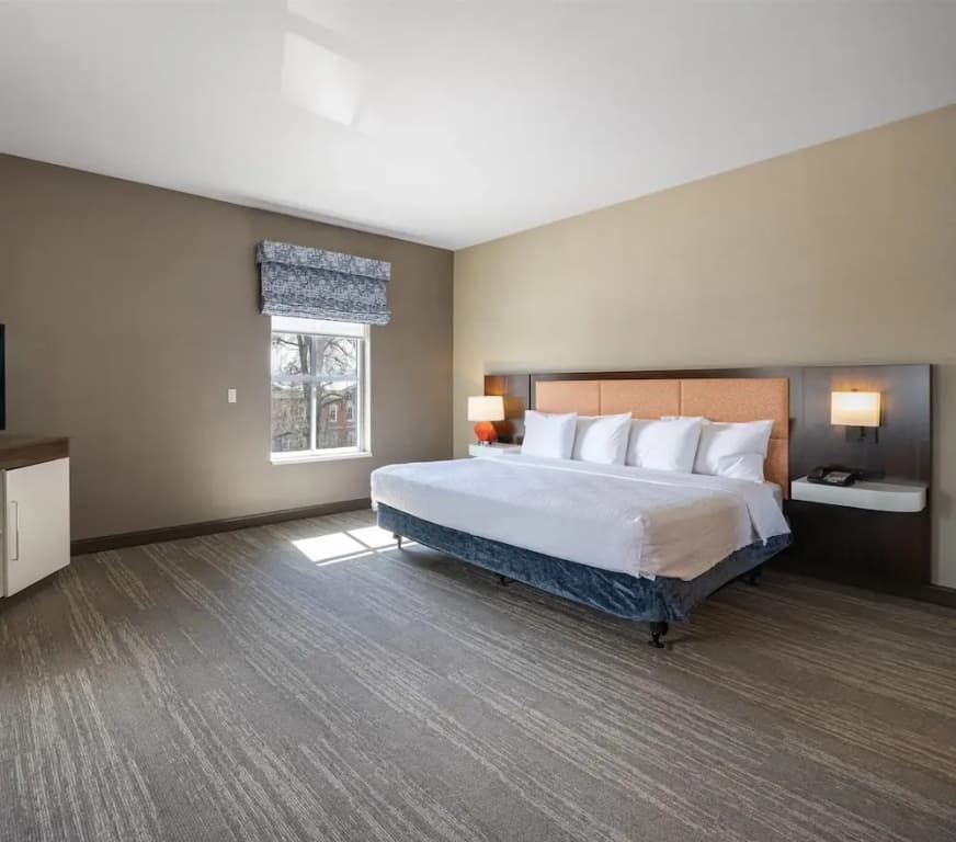 Double Suite with balcony full double bed