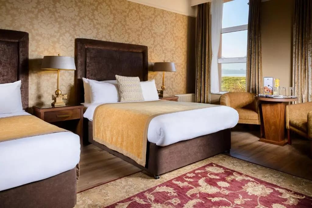 Standard Double room with lake view full double bed