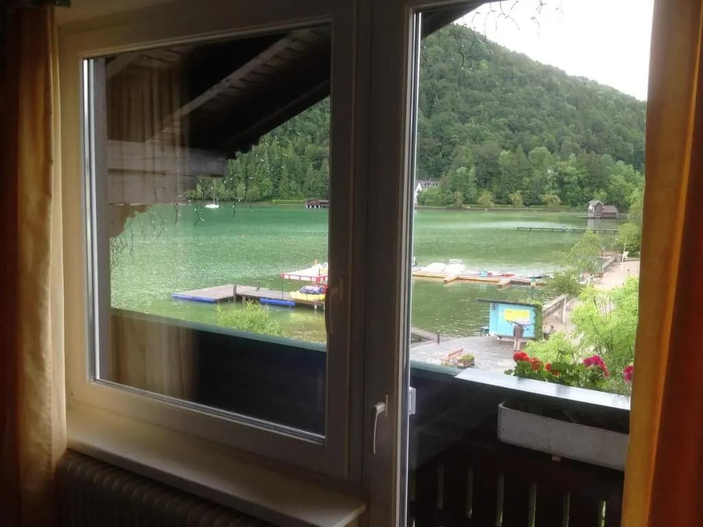 Standard Double room with balcony and with lake view full double bed