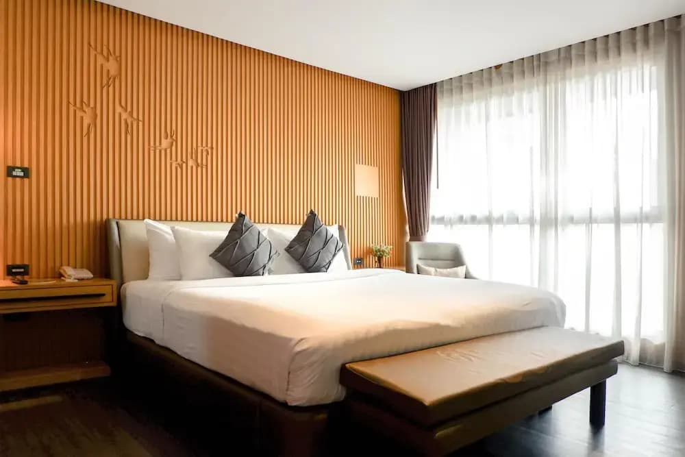 Deluxe Double Suite with balcony full double bed