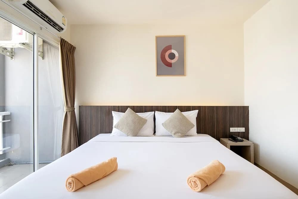 Double Studio with balcony full double bed