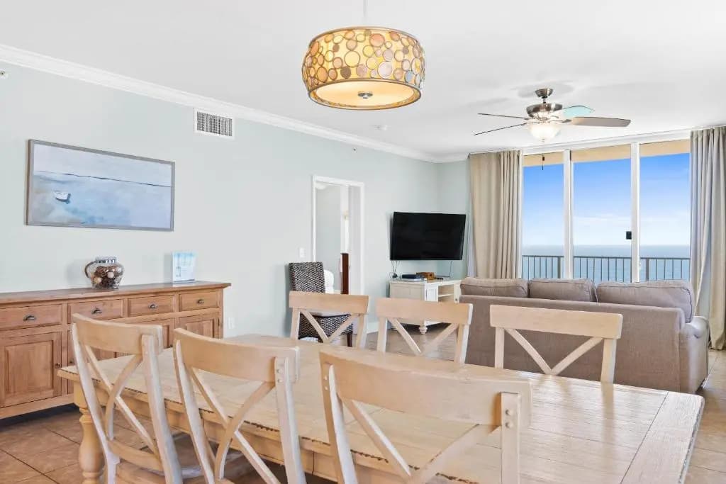 4 Bedrooms Apartment with bay view