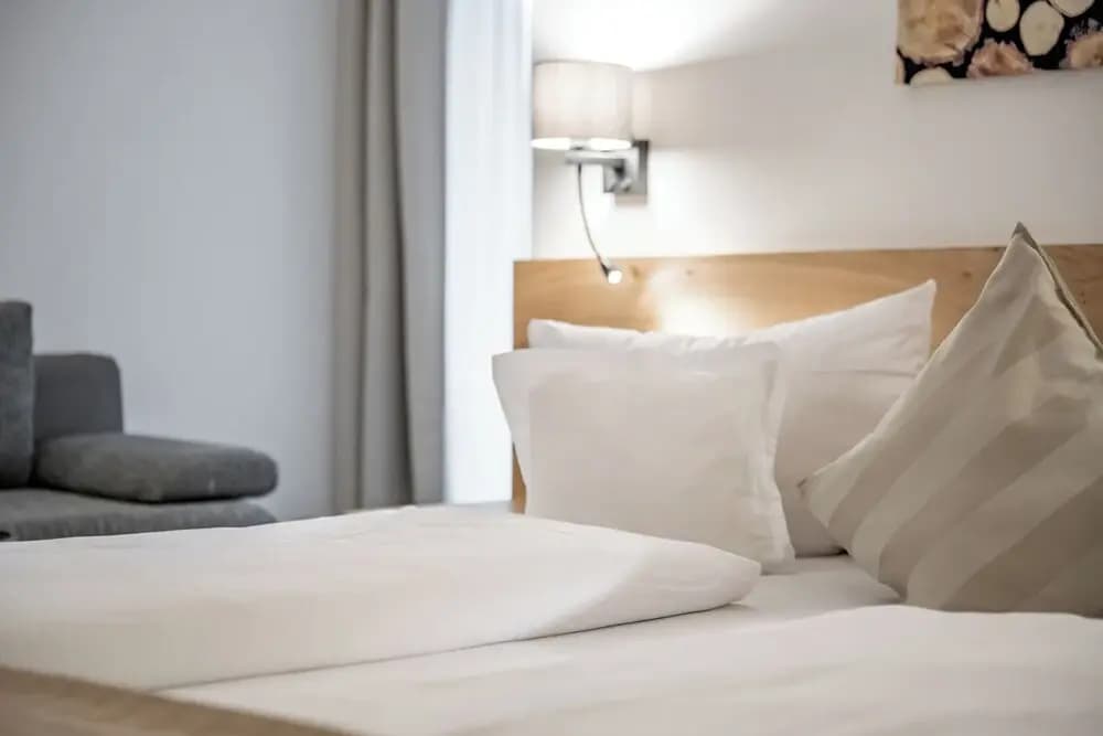 Classic Double room with courtyard view full double bed
