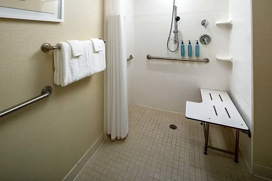 1 Bedroom Double Suite with city view full double bed