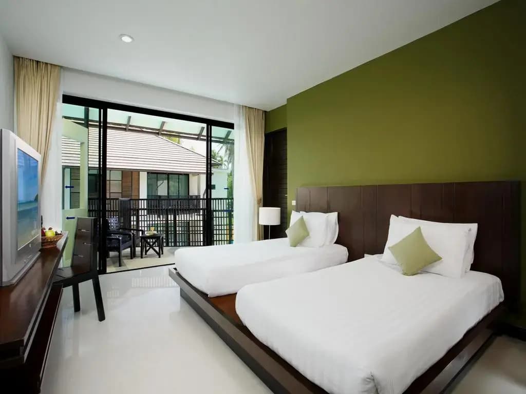 Superior room with pool view