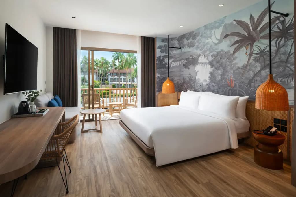 Deluxe room with pool view