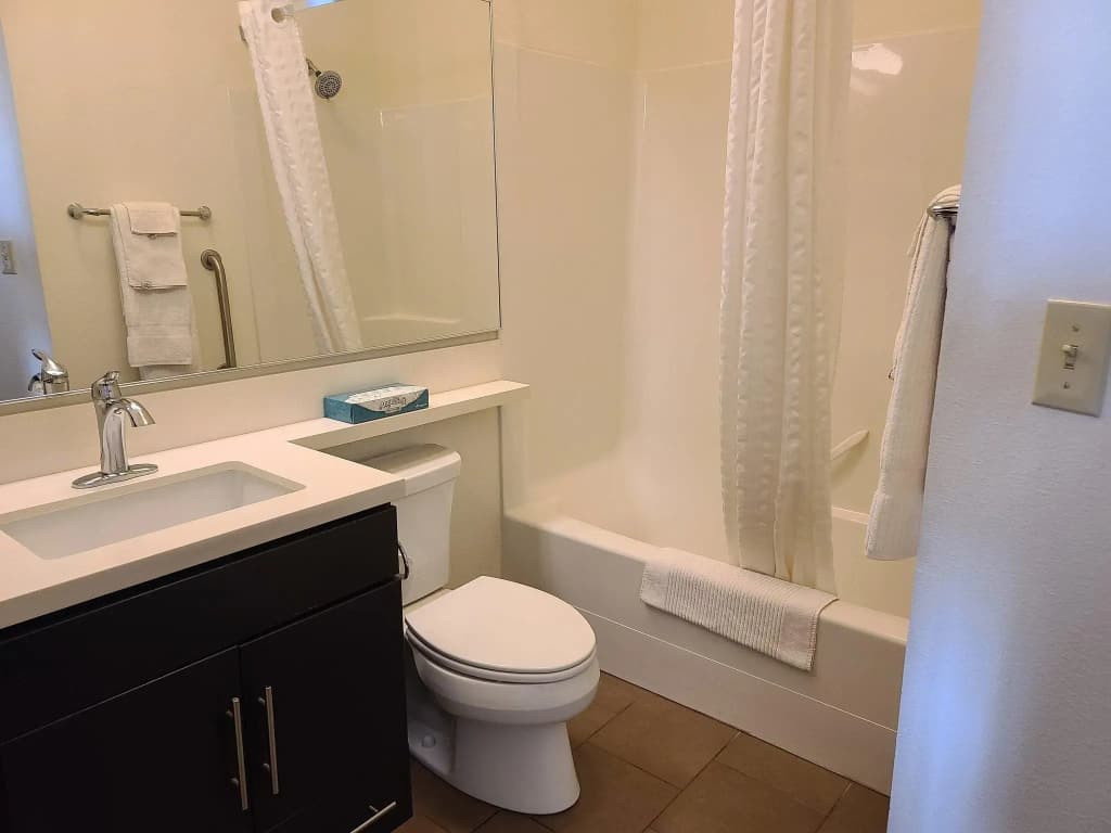 Double Suite full double bed