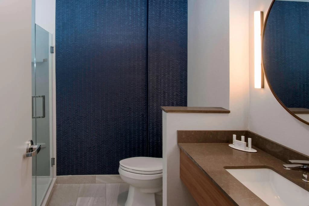 Standard Double room with city view full double bed