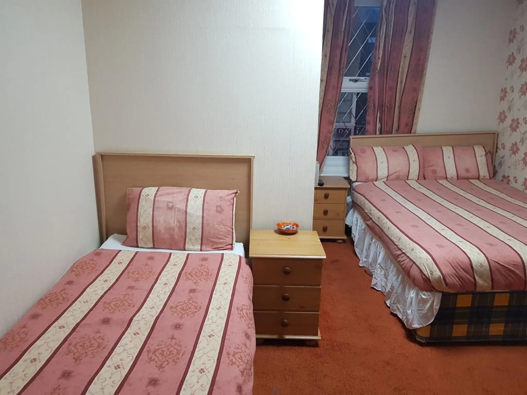 Standard Triple room
