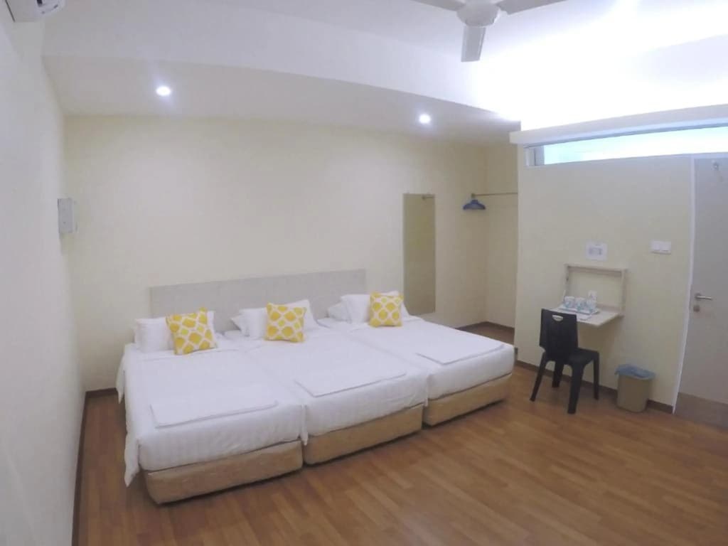 Standard Triple room