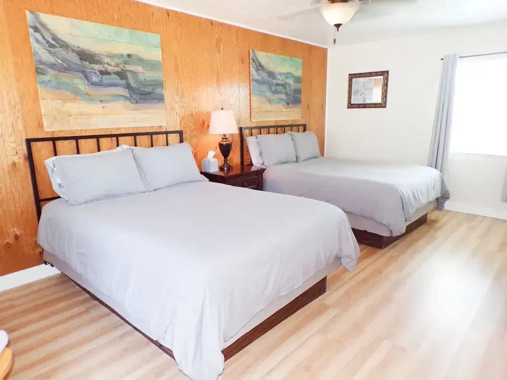 1 Bedroom Standard Quadruple Family room