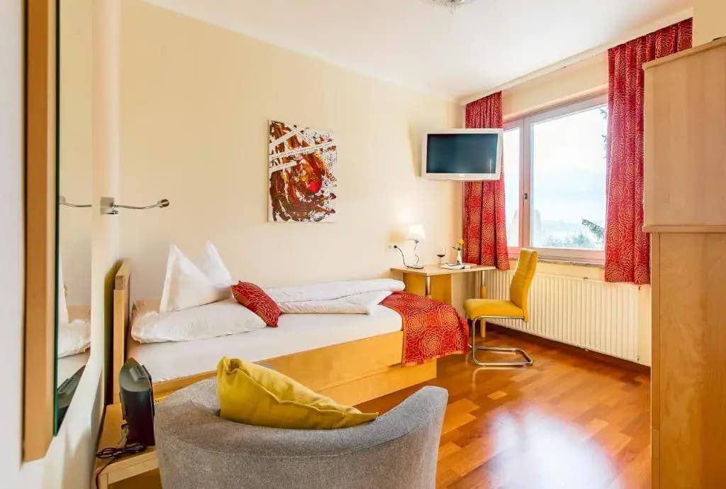 Standard Single room with lake view