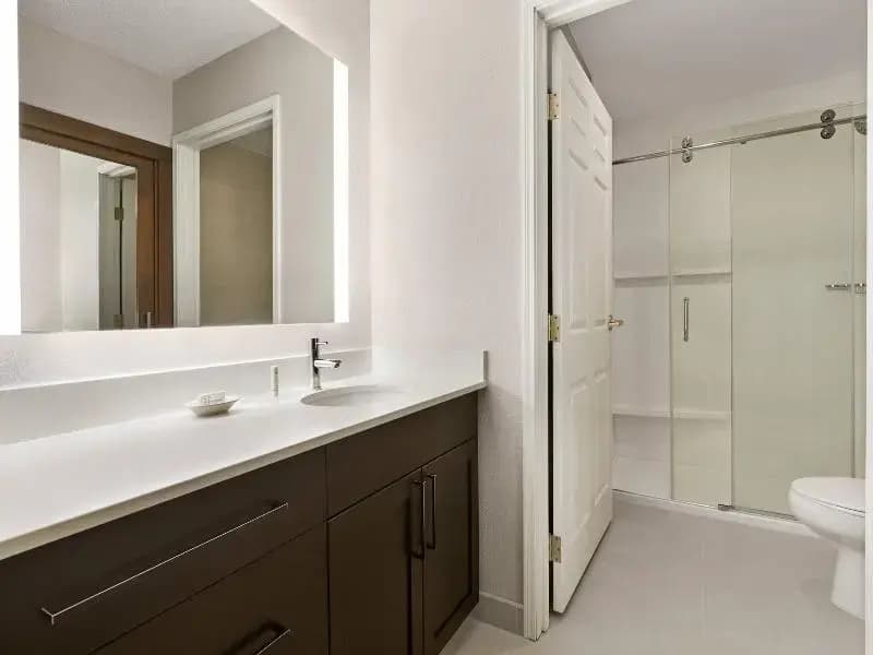 Double Suite full double bed