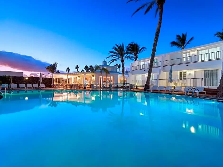 2 Bedrooms Single Apartment with pool view single bed
