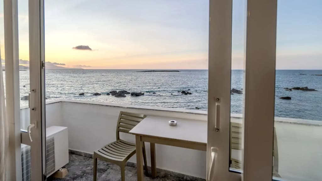 Standard Triple room with sea view