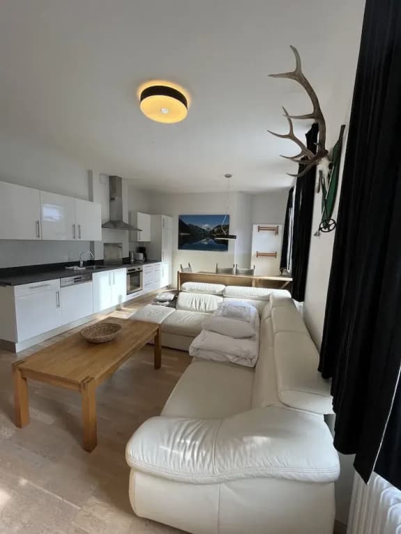 2 Bedrooms Apartment with mountain view