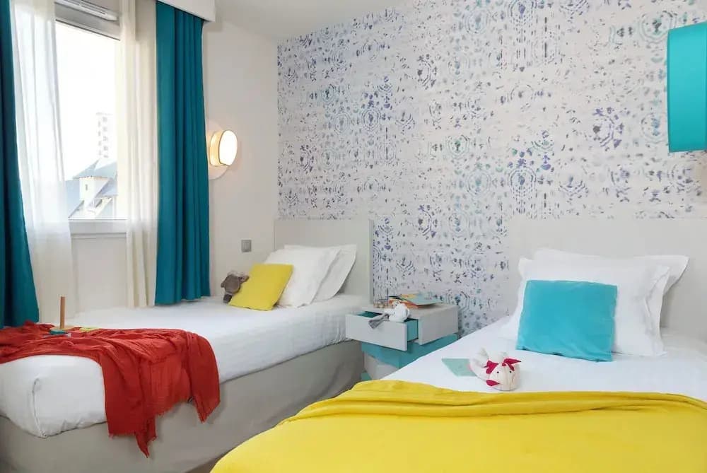 3 Bedrooms Apartment with harbour view