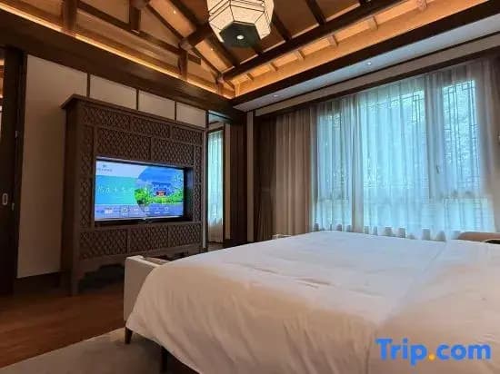 Executive Suite with garden view