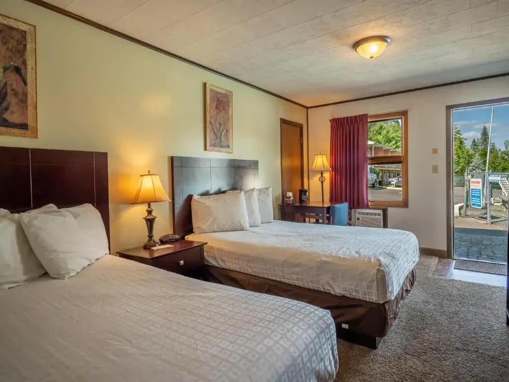 Standard Double room with pool view full double bed